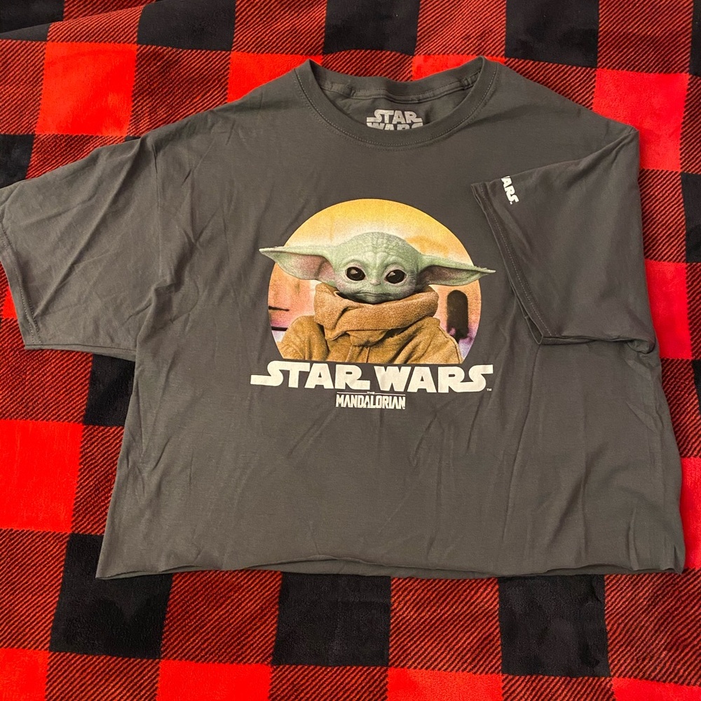 Baby Yoda Mandalorian Crop Tee